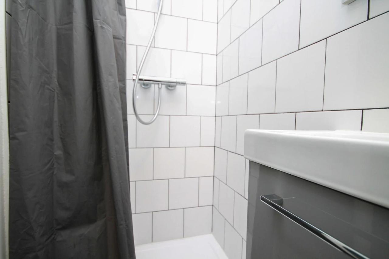 02 - Chambre Avec Lit Double Et Sdb Prive Wifi Saint-Denis  Exteriér fotografie